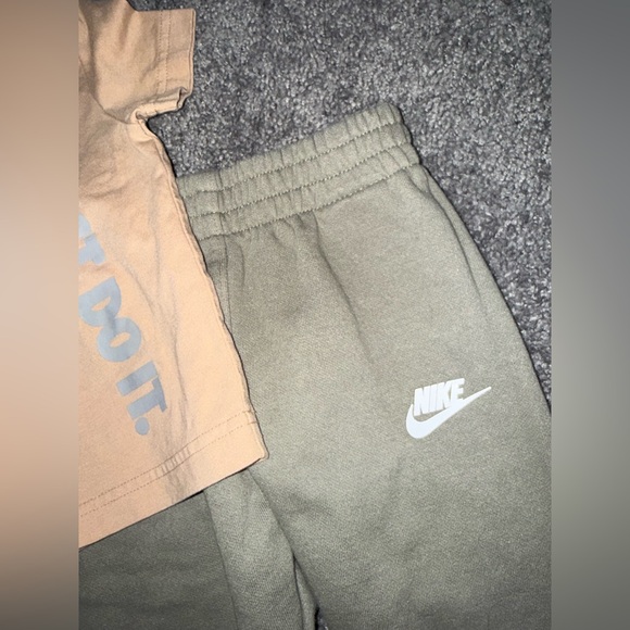 Nike - Boy’s 2T matching set - Picture 3 of 6